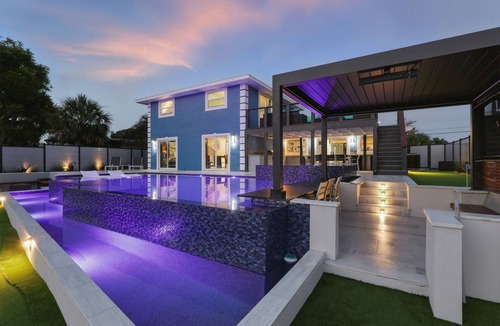 Bayshore Gardens House | Waterfront 5BR Luxury Home – Pool, Spa, Boat Lift, Putting Green, Fire Pit