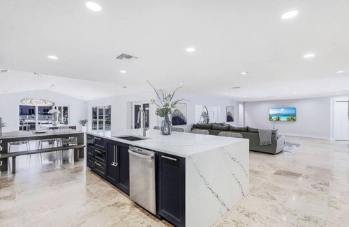 Marco Island House | Waterfront 6-bedroom Estate Home, Pool & Fitness room in fantastic Marco Island
