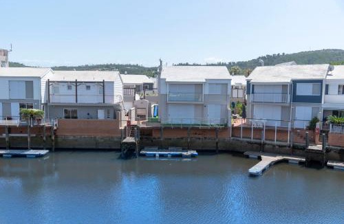 Waterfront House | Waterfront - 8 commodore life on the water 3 BR