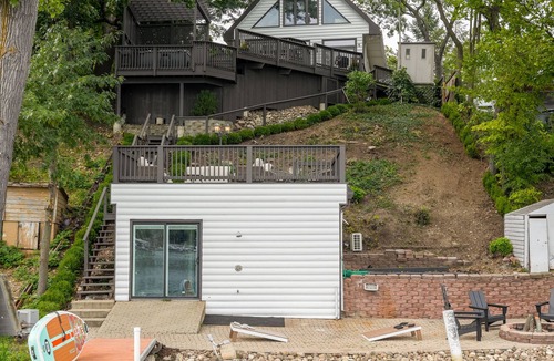 Twin Lakes House | Waterfront Adventure & Relaxation: Kayaks, SUP, and Hot Tub on Site
