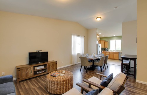 Victor House | Waterfront Allyn Home with Fire Pit + 2 Kayaks!