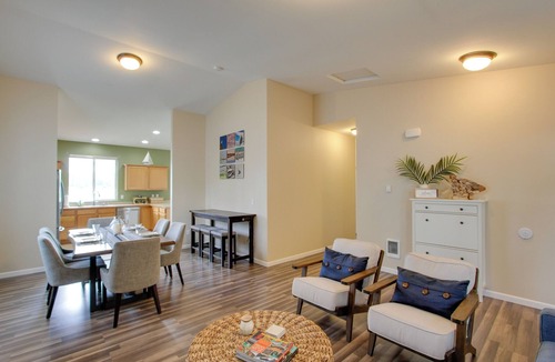 Victor House | Waterfront Allyn Home with Fire Pit + 2 Kayaks!