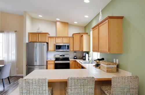 Victor House | Waterfront Allyn Home with Fire Pit + 2 Kayaks!
