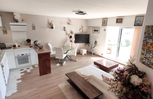 Le Trayas Apartment | WATERFRONT, APT. 55m² SEA VIEW + SOUTH TERRACE-GARDEN of 45m² + SWIMMING POOL