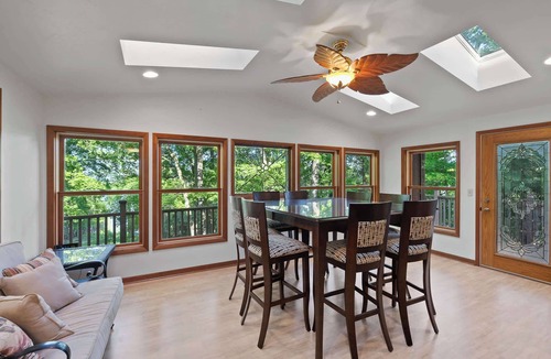 Namur House | Waterfront Bayview Bliss Bungalow