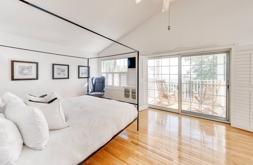 Crystal Beach House | WATERFRONT Beach House Just Steps From Private Side of Crystal Beach