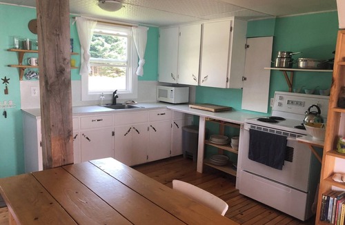 Fernwood Cottage | Waterfront Beach House!