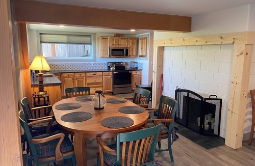 Kingston House | Waterfront Beach House-Apt. 1 Block from Kingston, Restaurants and Two Ferries