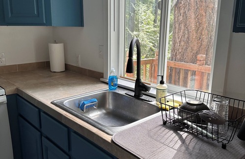 Olympia Cabin | Waterfront Beach House Retreat w/Private Stairs + Deck - Quiet & Peaceful