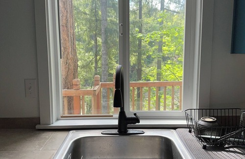 Olympia Cabin | Waterfront Beach House Retreat w/Private Stairs + Deck - Quiet & Peaceful