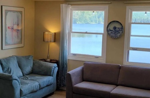 Dysart et al Cabin | Waterfront Beachfront cottage