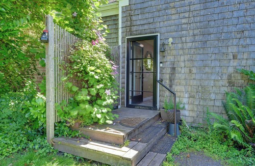 Marietta-Alderwood House | Waterfront Bellingham Bliss: Steps to Beach!