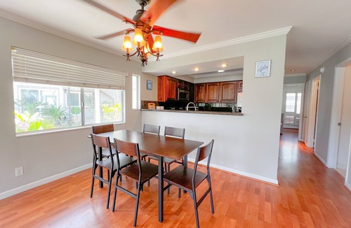 Portlock House | Waterfront Bliss at 3-Bedroom Tropical Townhouse