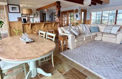 Dodges Ferry House | Waterfront - Bluff Beach House, Park Beach