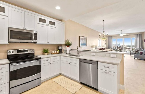Clearwater Beach Condo | Waterfront Breeze Condo - Pool - Water views