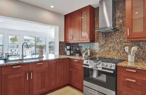 Bermuda Riviera House | Waterfront Breeze Villa | Walk to Beach