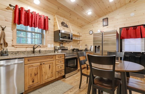 Harrisonville Cabin | WATERFRONT CABIN PRIVATE BEACH HOT TUB FIRE RING FISH HIKE KAYAK