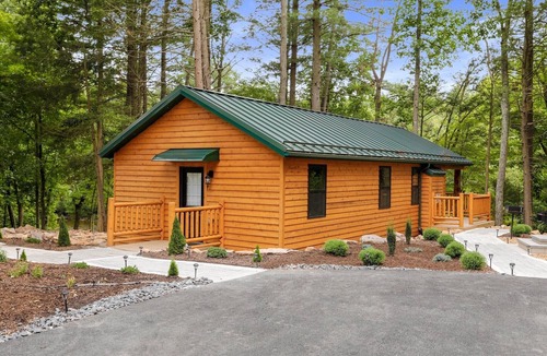 Harrisonville Cabin | WATERFRONT CABIN PRIVATE BEACH HOT TUB FIRE RING FISH HIKE KAYAK