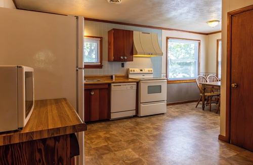 Benton Cabin | Waterfront Cabin for up to 8