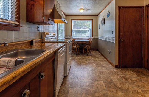 Benton Cabin | Waterfront Cabin for up to 8