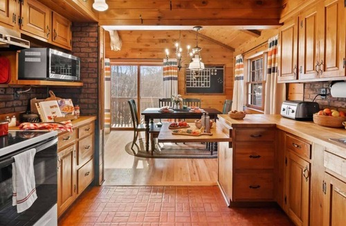 Tunkhannock Cabin | WaterFront Cabin Hot Tub Kayaks Fishing Game Consoles