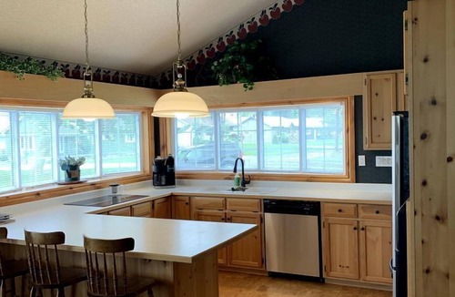 Long Point House | Waterfront Cabin Ideal for Groups and Amazing Living Spaces in Ontario