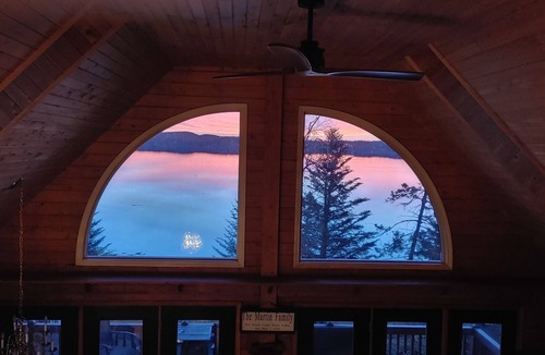 Lubec Cabin | Waterfront cabin/Military discount/Kayaks/Fire pit/beach/No pet fee/deck