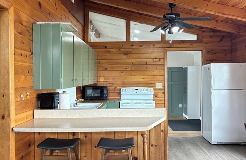 Baudette Cabin | Waterfront Cabin on Bostic Bay