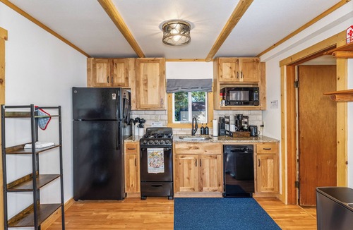 Phillips Cabin | Waterfront Cabin On Full Rec Lake - Sleeps 6
