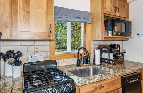 Phillips Cabin | Waterfront Cabin On Full Rec Lake - Sleeps 6