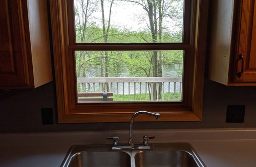 Holcombe House | Waterfront Cabin Retreat