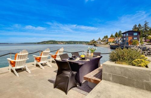 University Place House | Waterfront Cabin w/Stunning Sound Views