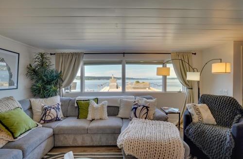 University Place House | Waterfront Cabin w/Stunning Sound Views