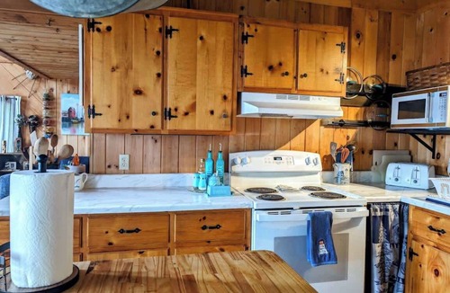 Sullivan House | Waterfront Cabin w/Kayaks & Fire Pit on Flanders Pond
