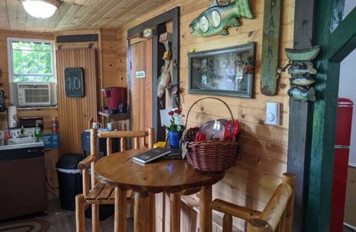 Colton House | Waterfront Cabin with Hot Tub! Free Kayaks & Canoes, Fishing Boats, & Bicycles!