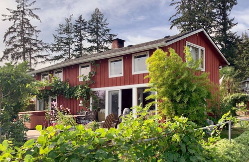 Belfair House | Waterfront cabin with hot tub, fire place