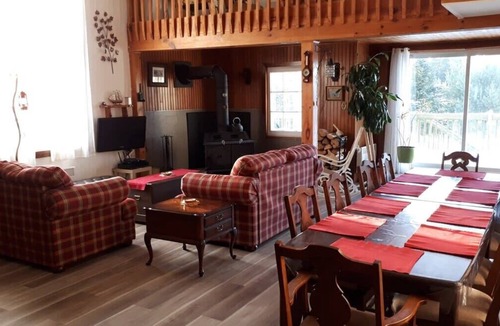 Shannon Ski Chalet | Waterfront Cabin with Spa | Le Grand Héron