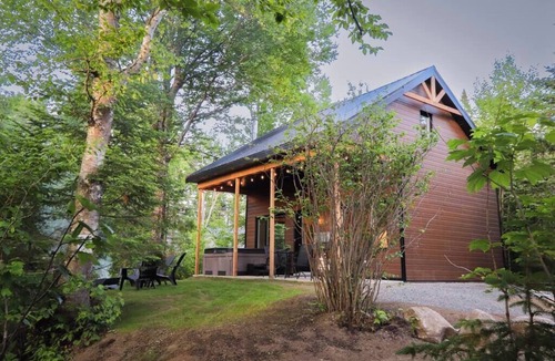 Shannon House | Waterfront Cabin with Spa | Le Colvert
