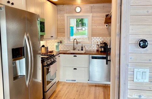 Edgerton Cabin | Waterfront Cabin with Kayaks - Cozy and Modern - Perfect for Two!