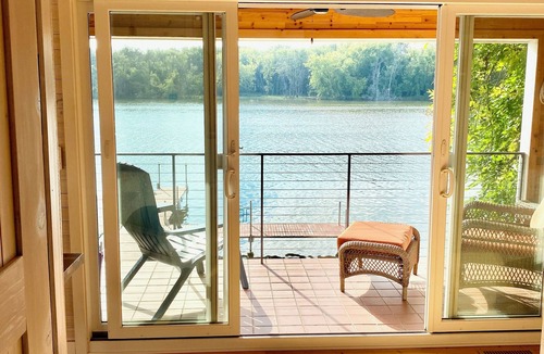 Edgerton Cabin | Waterfront Cabin with Kayaks - Cozy and Modern - Perfect for Two!