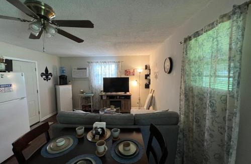 Lake Charles House | Waterfront CabinFast WiFi35min to Cameron LNG