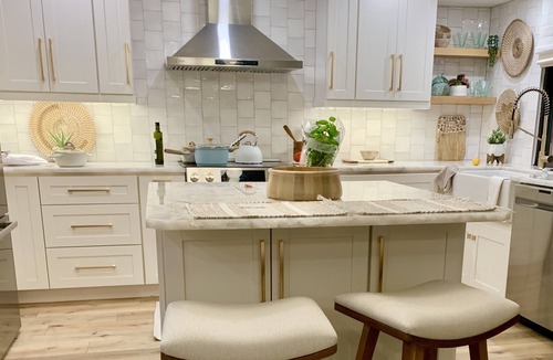 Connors House | ⭐️WATERFRONT-CANAL, WALK TO BEACH🏖LARGE POOL, BAY VIEW, GULF ACCESS ⭐️