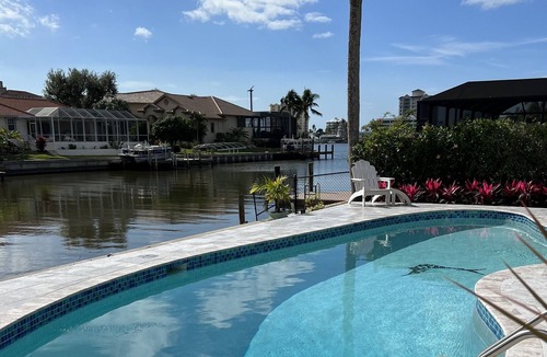 Connors House | ⭐️WATERFRONT-CANAL, WALK TO BEACH🏖LARGE POOL, BAY VIEW, GULF ACCESS ⭐️