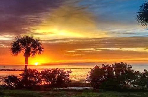 Cedar Key House | Waterfront Cedar Key Duplex Home: Grill & Dock!