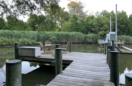 Edgewater House | Waterfront Cheerful 6 BR Home with Private Pier