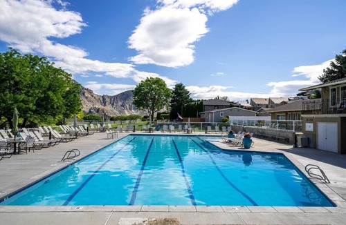 Orondo Cabin | Waterfront Community, Sun Cove, Lake Views, Pool & Beach Access