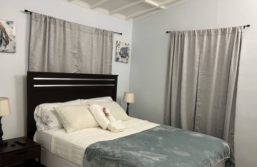 Shady Side House | Waterfront Community | Sleeps 6 | Game Room