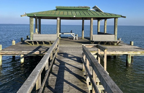 Shady Side House | Waterfront Community | Sleeps 6 | Game Room