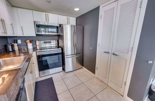 Downtown Myrtle Beach Condo | Waterfront condo with pool & hot tub