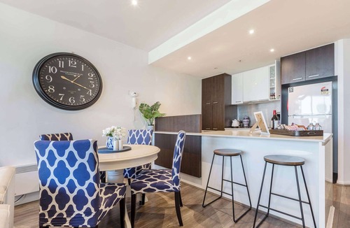 Docklands Condo | Waterfront condo with marina views near promenade